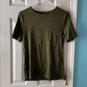 🌟Hunter Green Basic Tee WILL TAKE ANY OFFER🌟